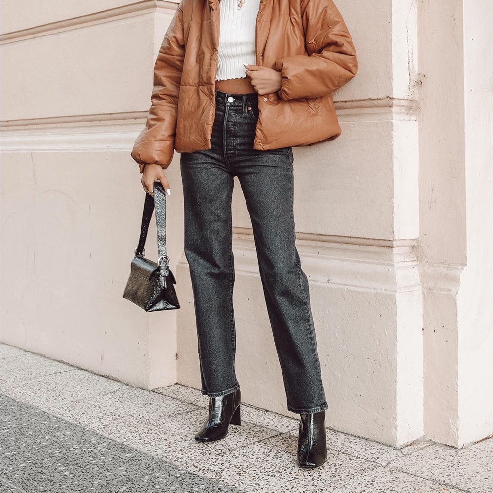 Levi's RibCage Ankle Straight Jeans - Picture 3 of 16